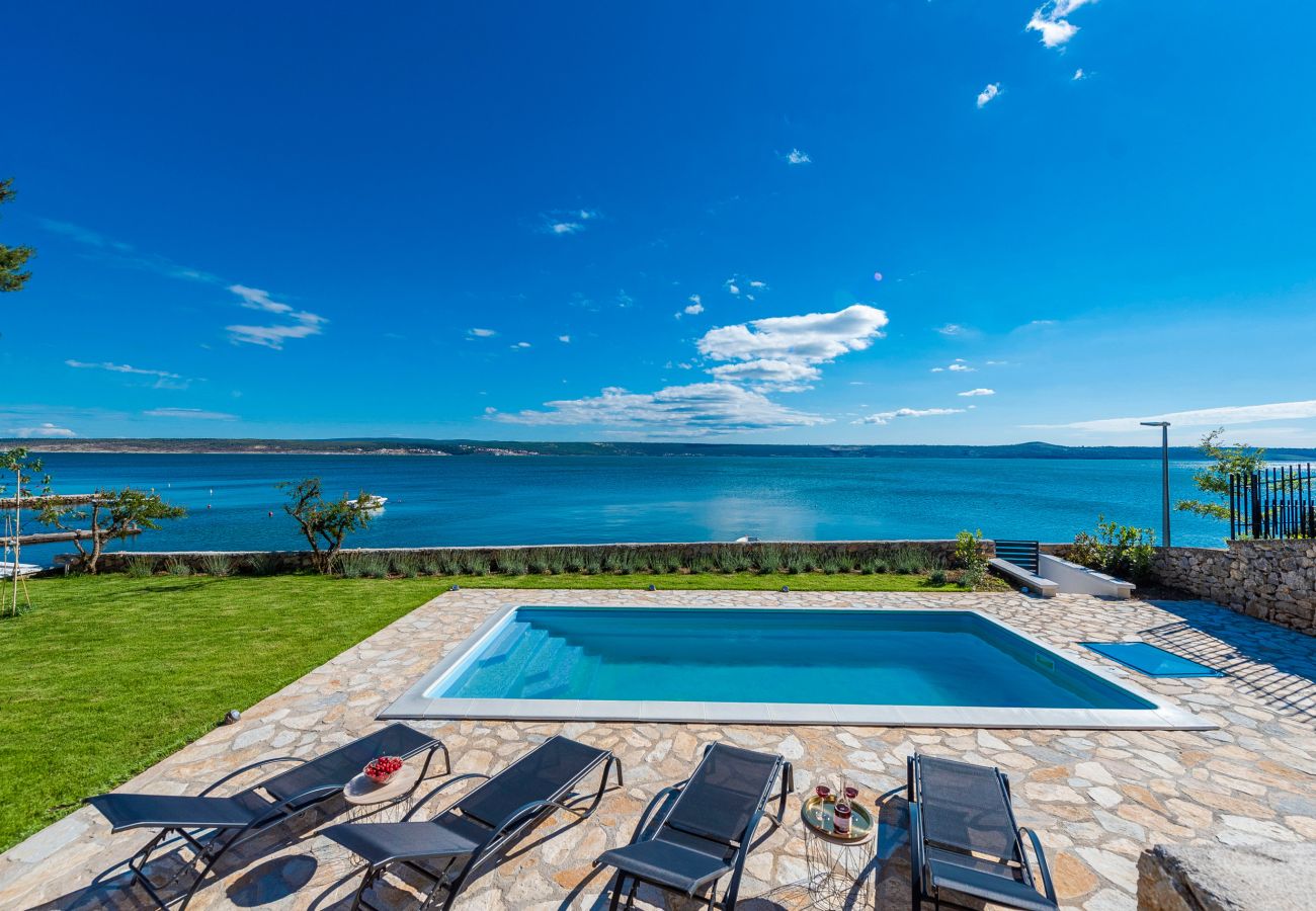 House in Maslenica - Beachfront villa Maslenica