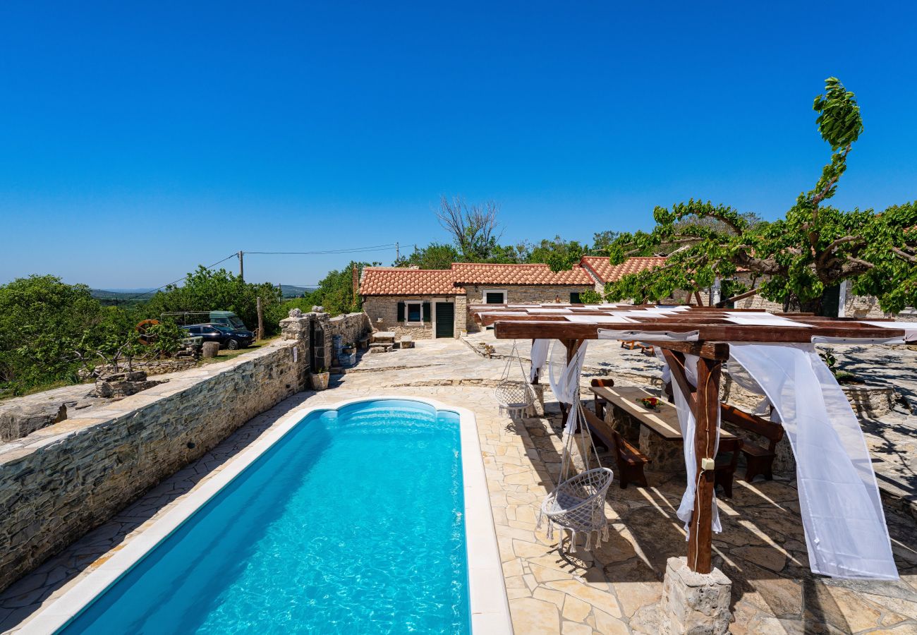 House in Kula Atlagic - Villa Hilltop Paradise