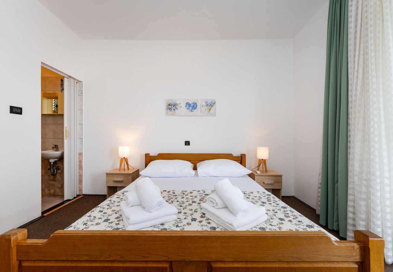 Apartment in Galovac - Apartment Galleli with private pool