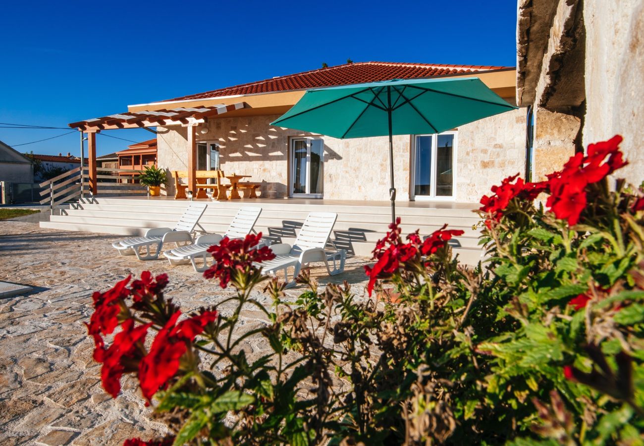 House in Privlaka - Holiday Home Barba Pere