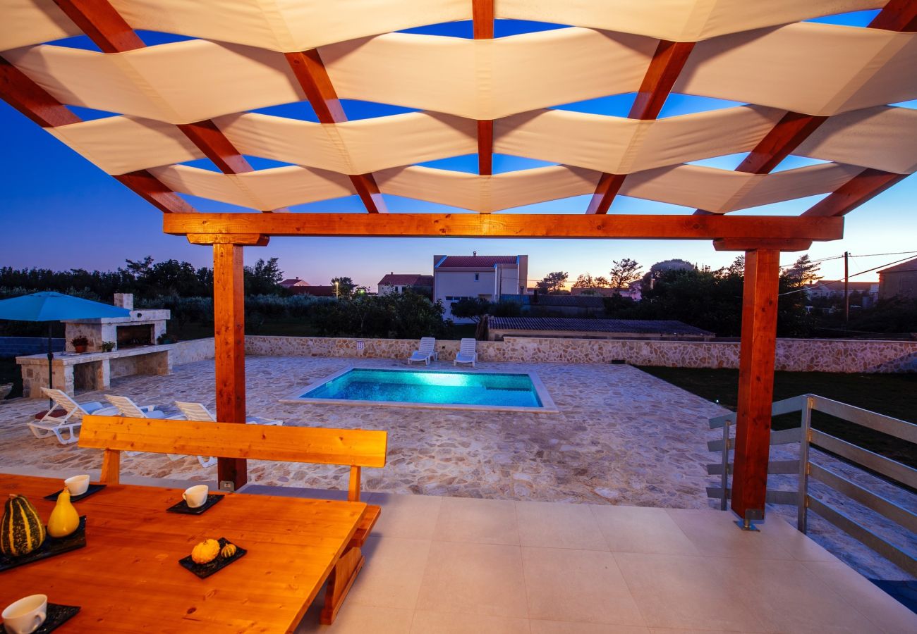 House in Privlaka - Holiday Home Barba Pere