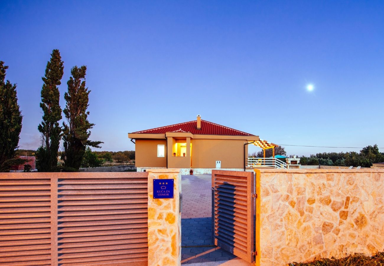 House in Privlaka - Holiday Home Barba Pere