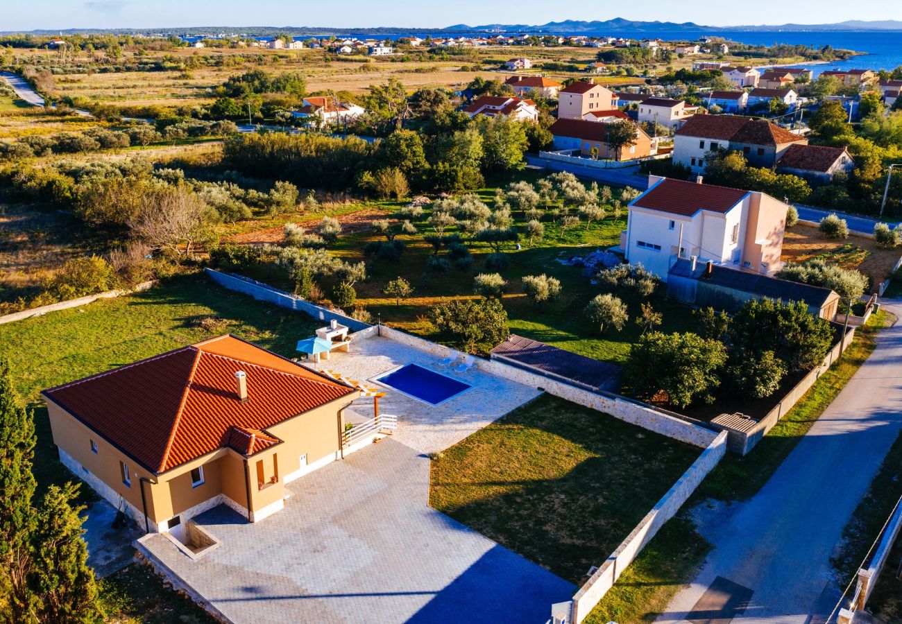 House in Privlaka - Holiday Home Barba Pere