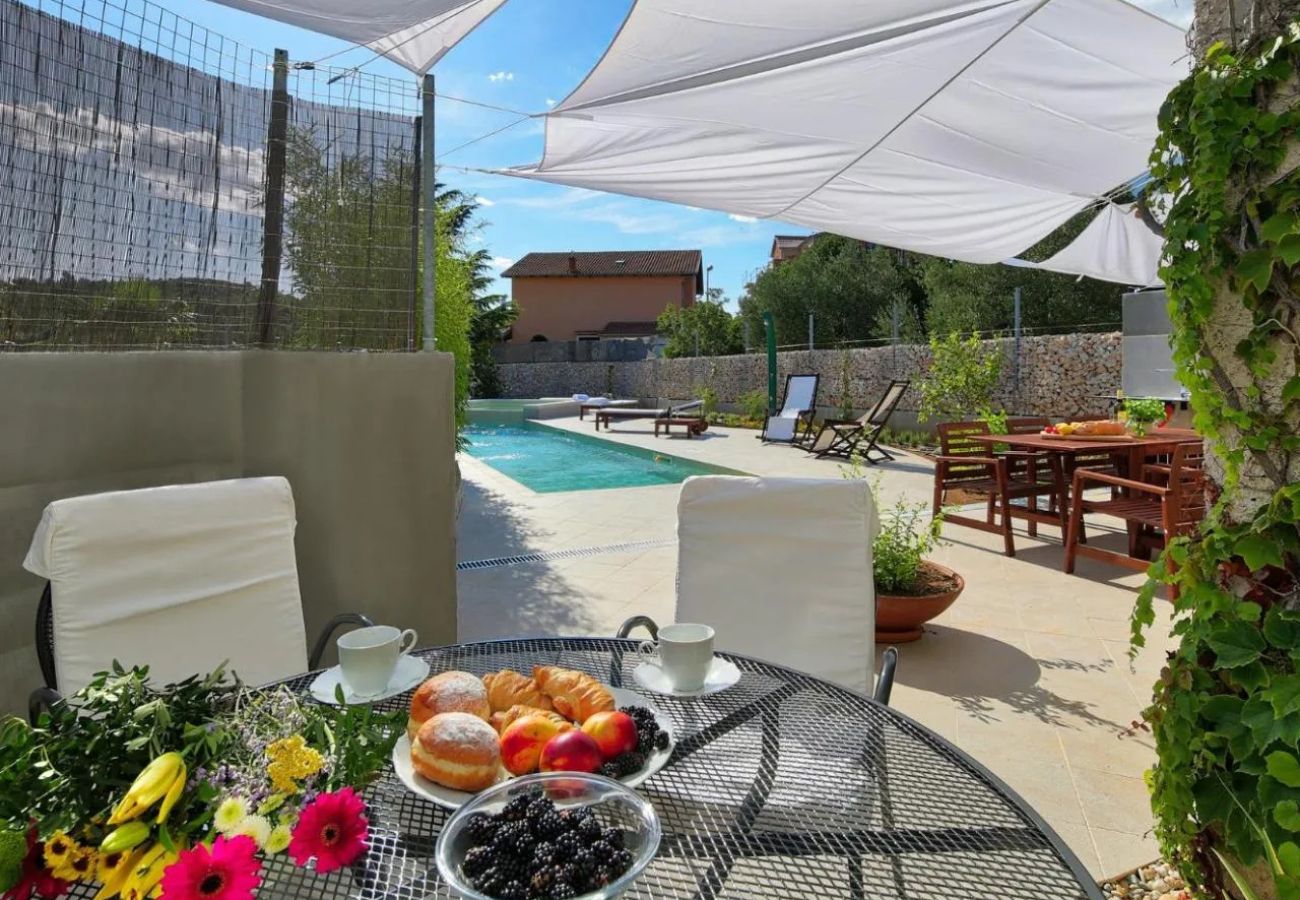 House in Bilice - Villa B&B with private pool