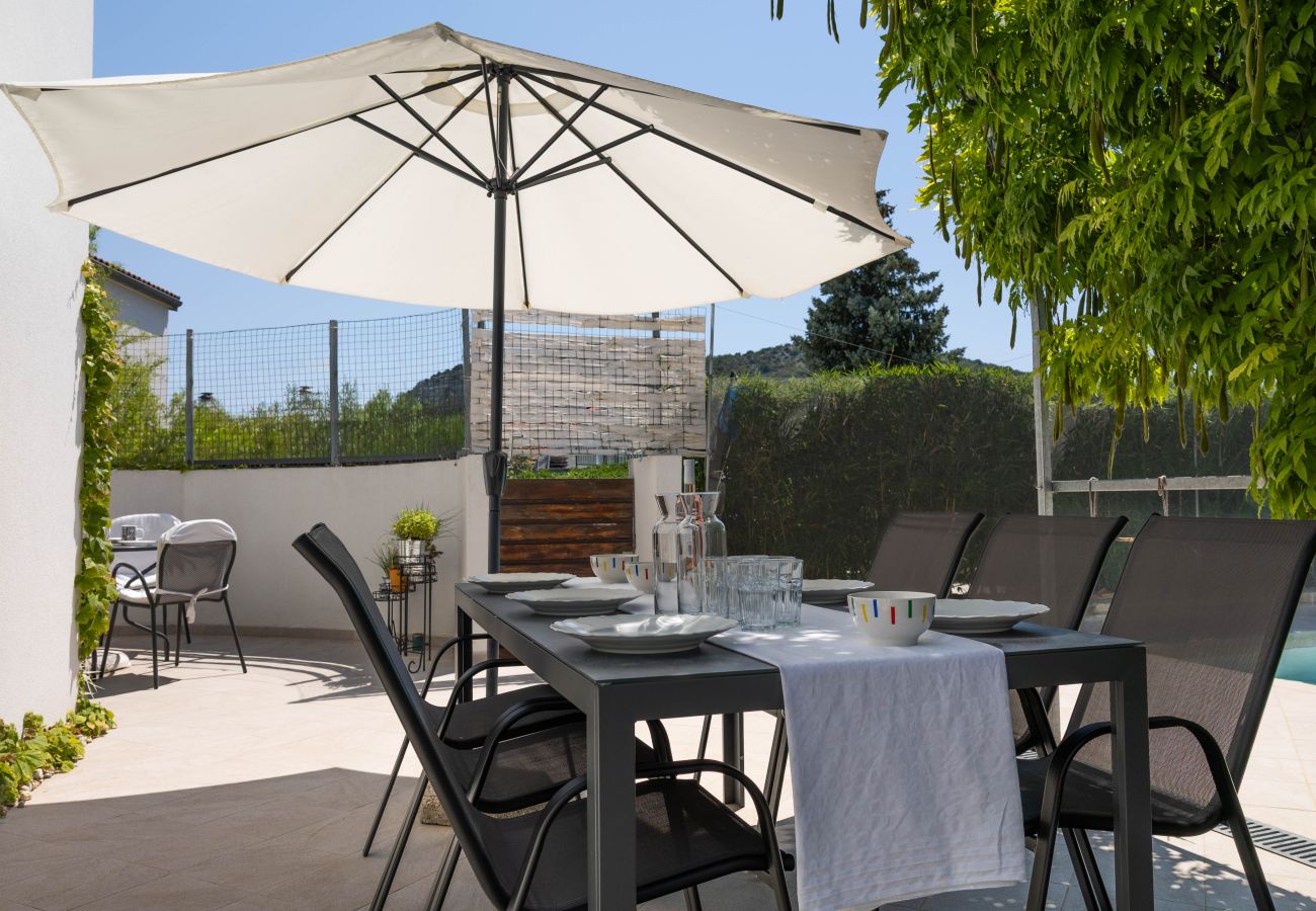 House in Bilice - Villa B&B with private pool