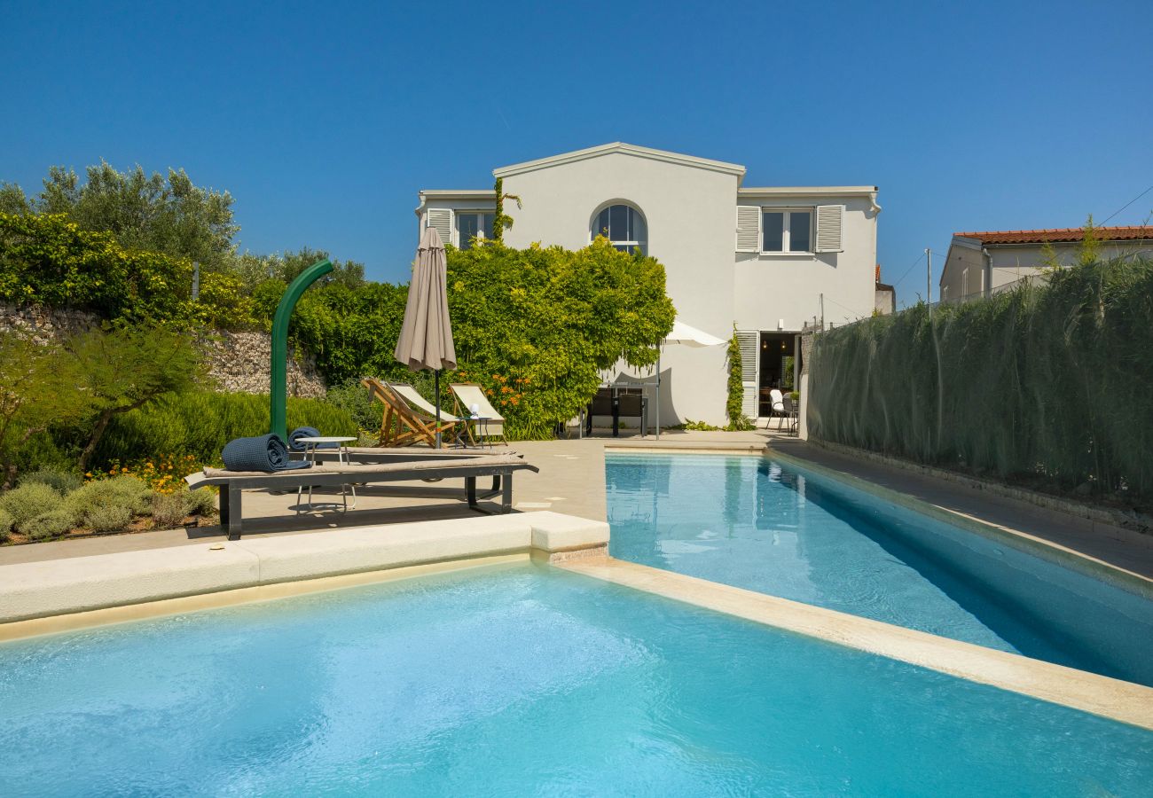 House in Bilice - Villa B&B with private pool