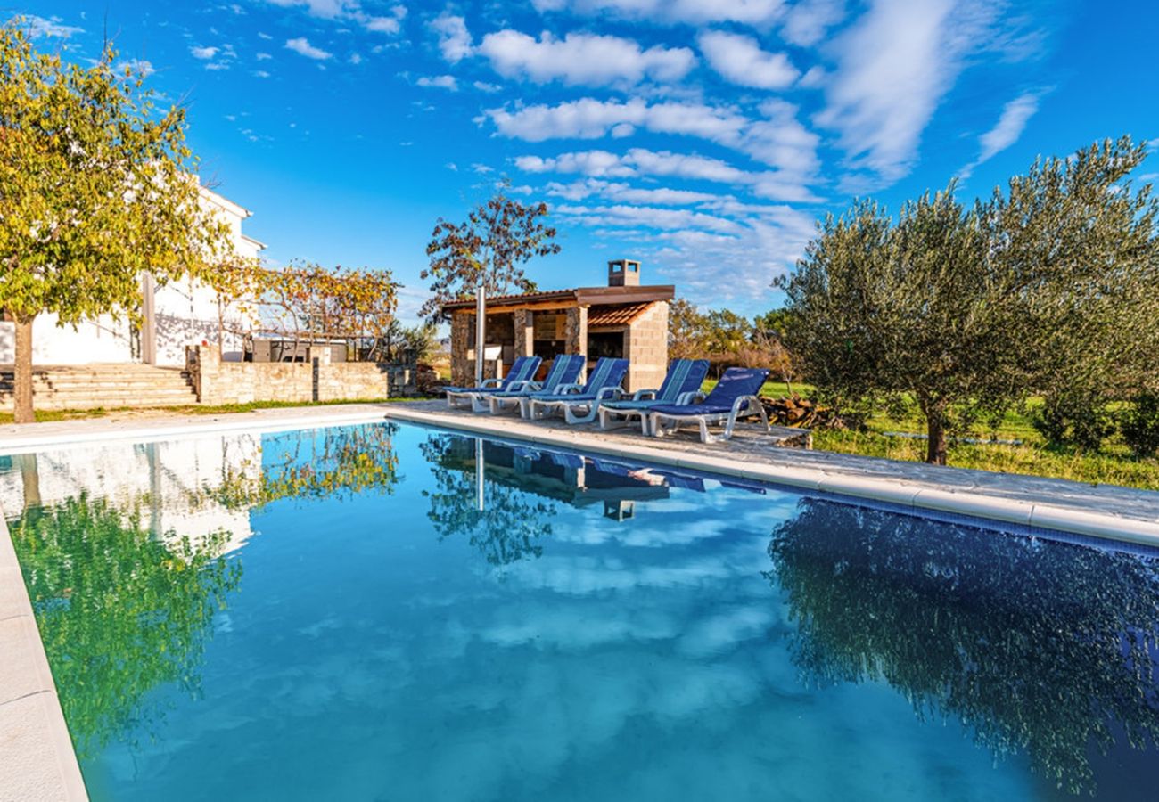 House in Donji Kašic - Holiday home Mandorla