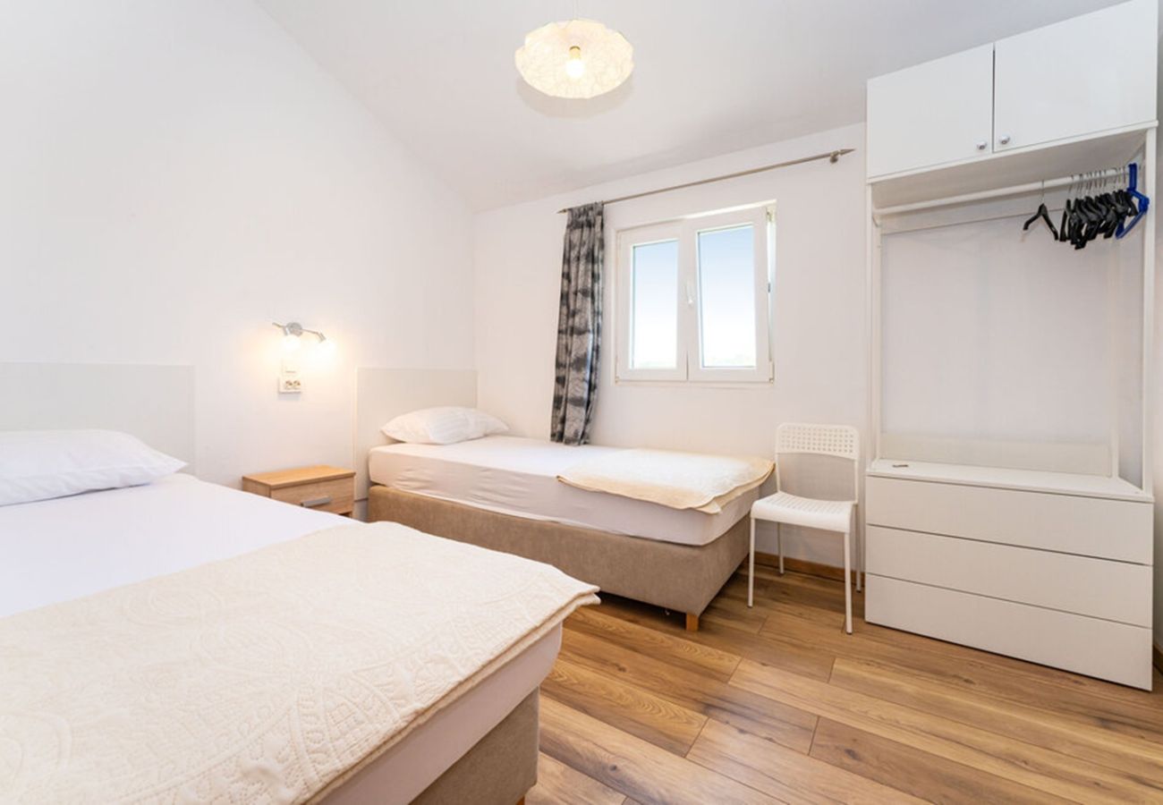 House in Donji Kašic - Holiday home Mandorla