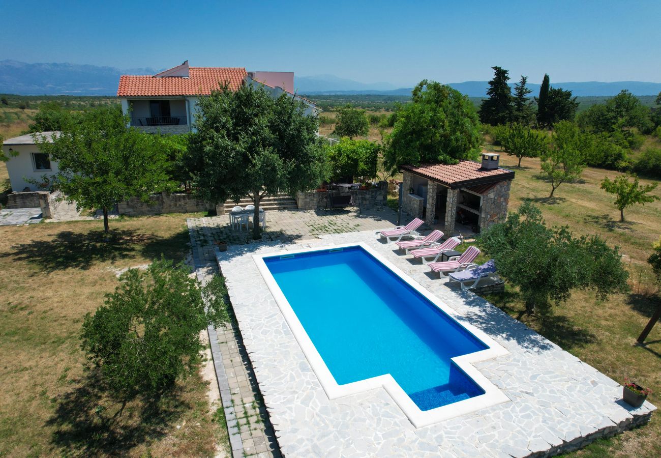 House in Donji Kašic - Holiday home Mandorla