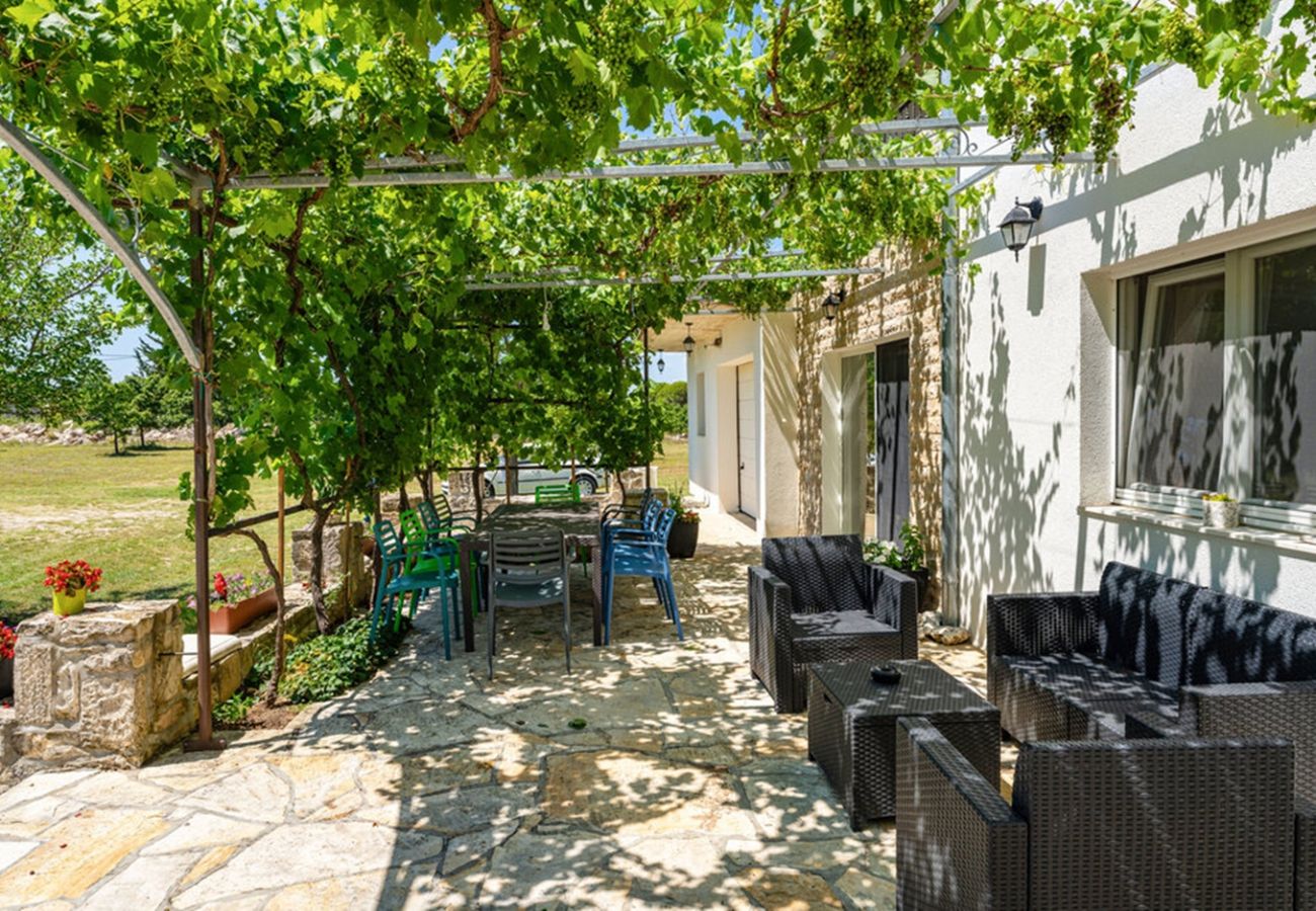House in Donji Kašic - Holiday home Mandorla