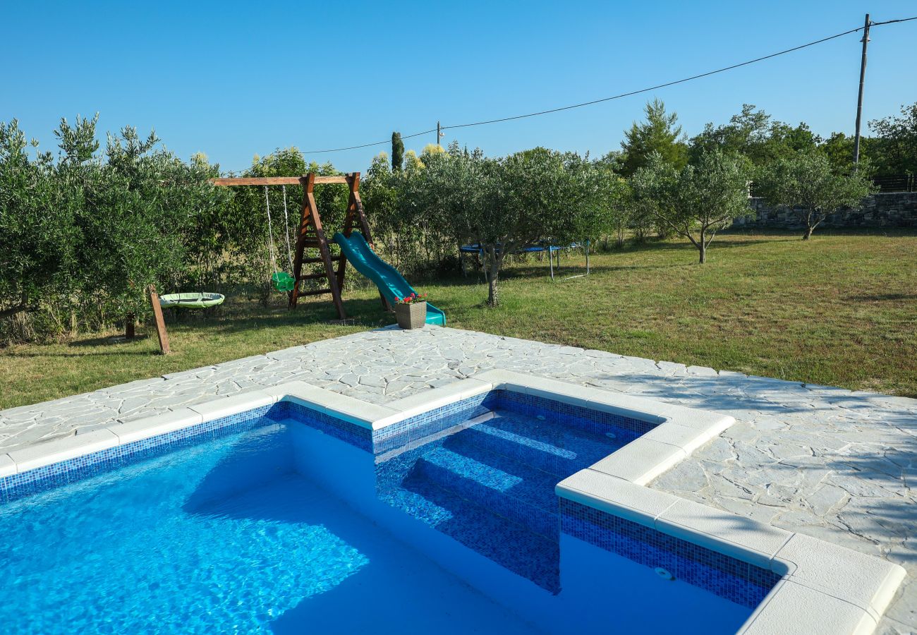 House in Donji Kašic - Holiday home Mandorla