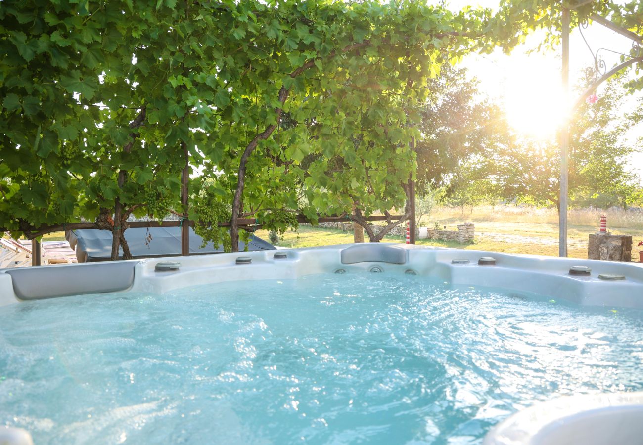 House in Donji Kašic - Holiday home Mandorla