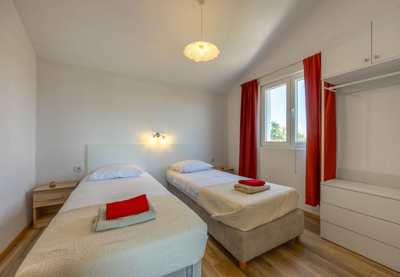 House in Donji Kašic - Holiday home Mandorla