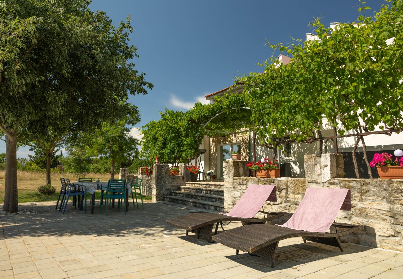 House in Donji Kašic - Holiday home Mandorla