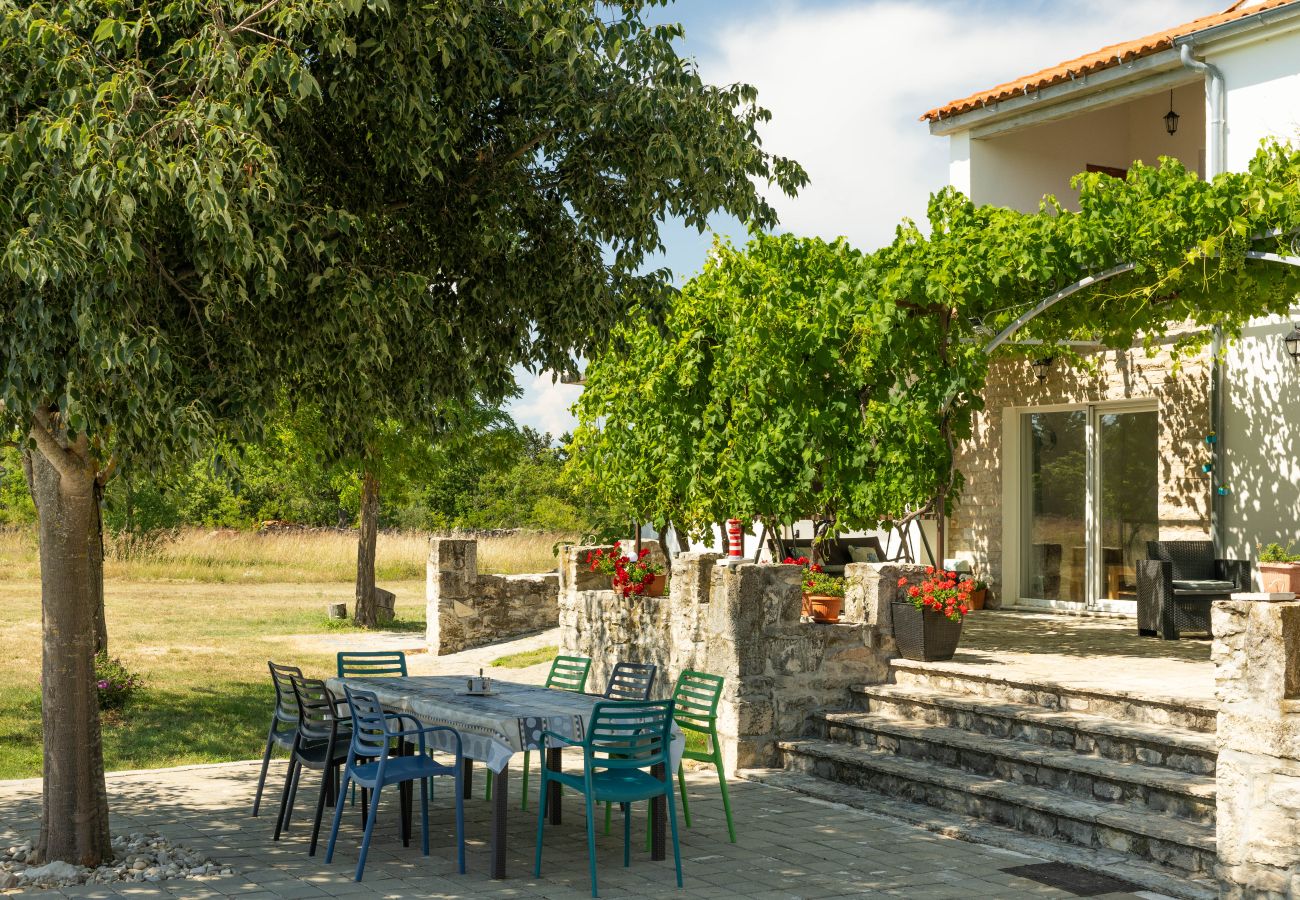 House in Donji Kašic - Holiday home Mandorla
