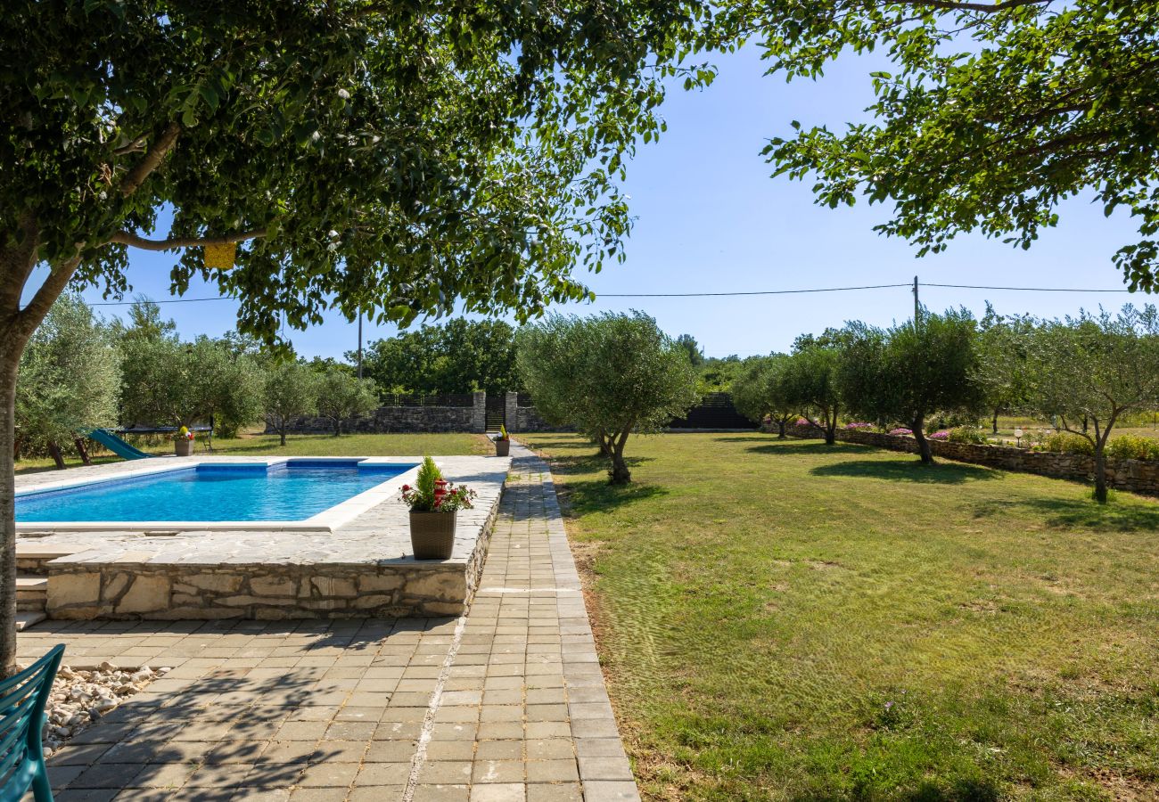 House in Donji Kašic - Holiday home Mandorla