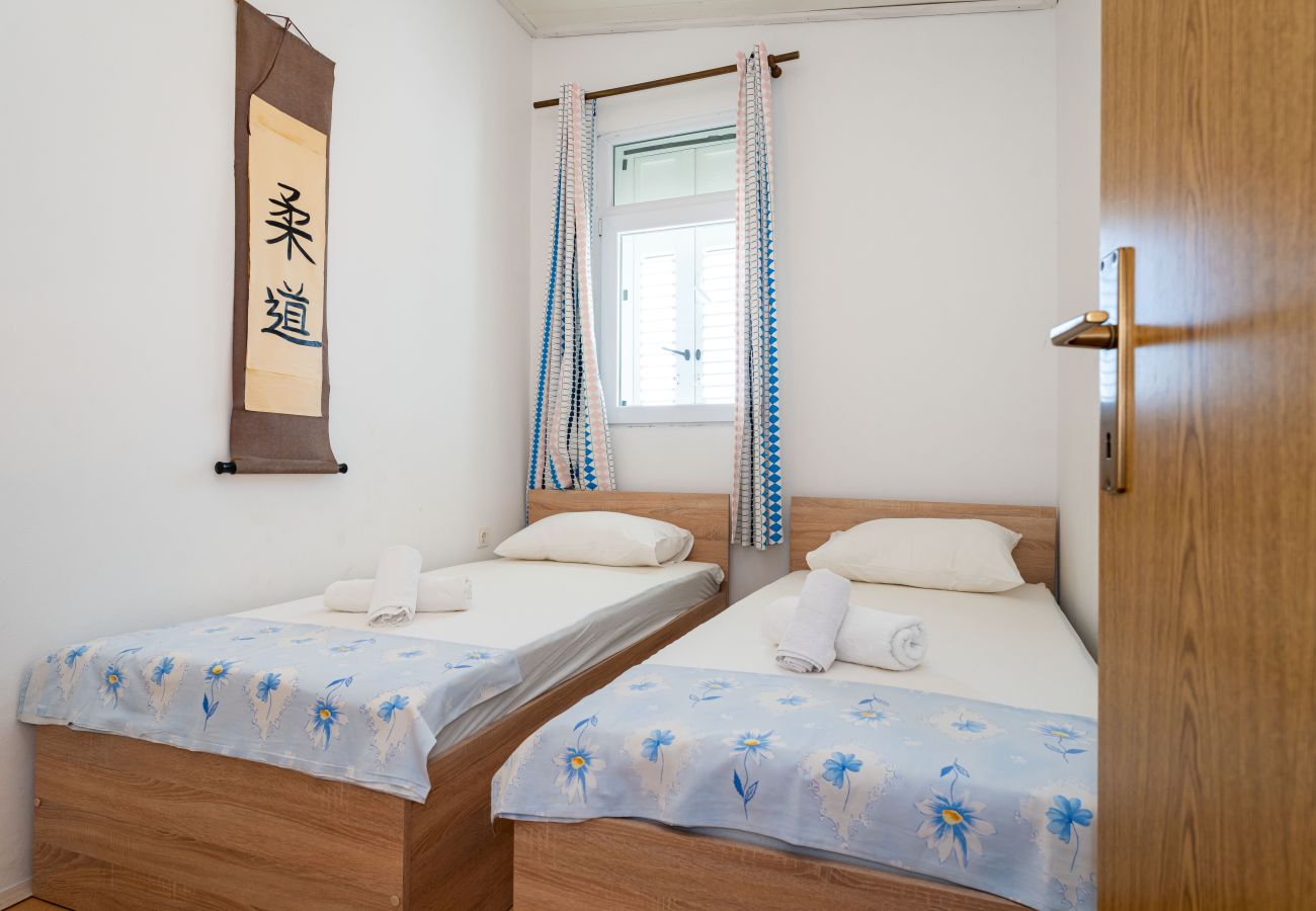 Apartment in Pag - Apartment Nostromo