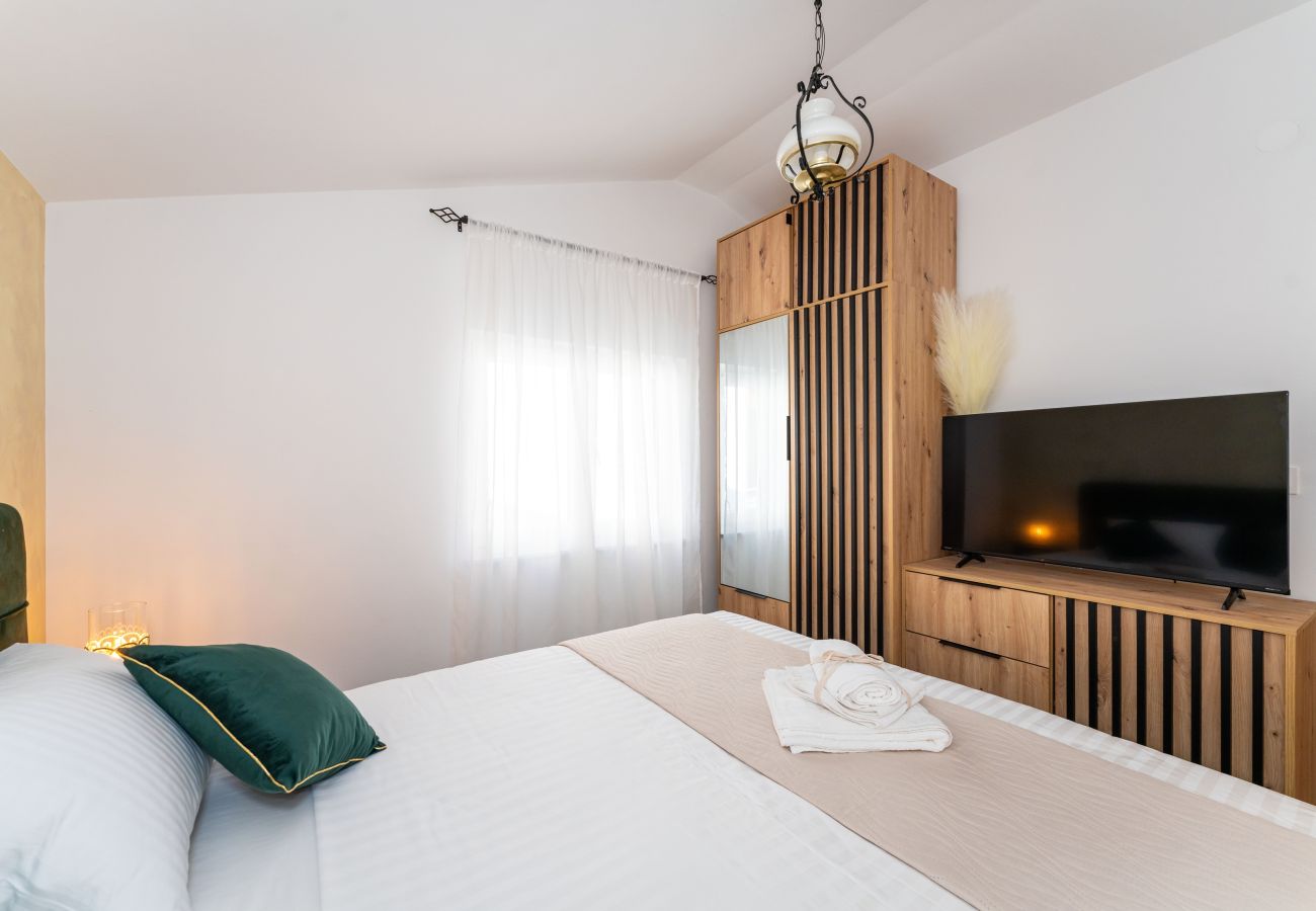 House in Radonic - Authentic stone house Dida