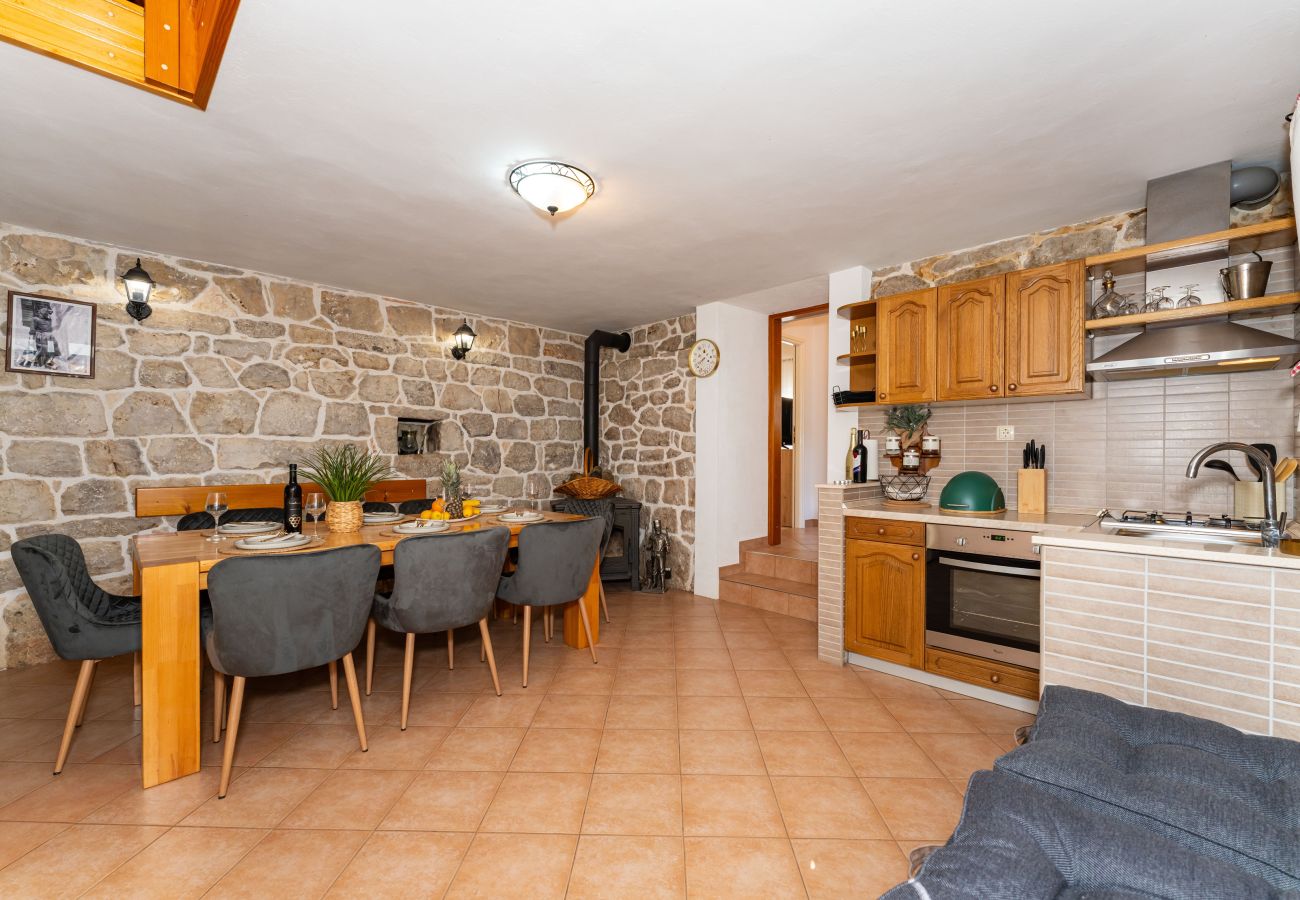 House in Radonic - Authentic stone house Dida