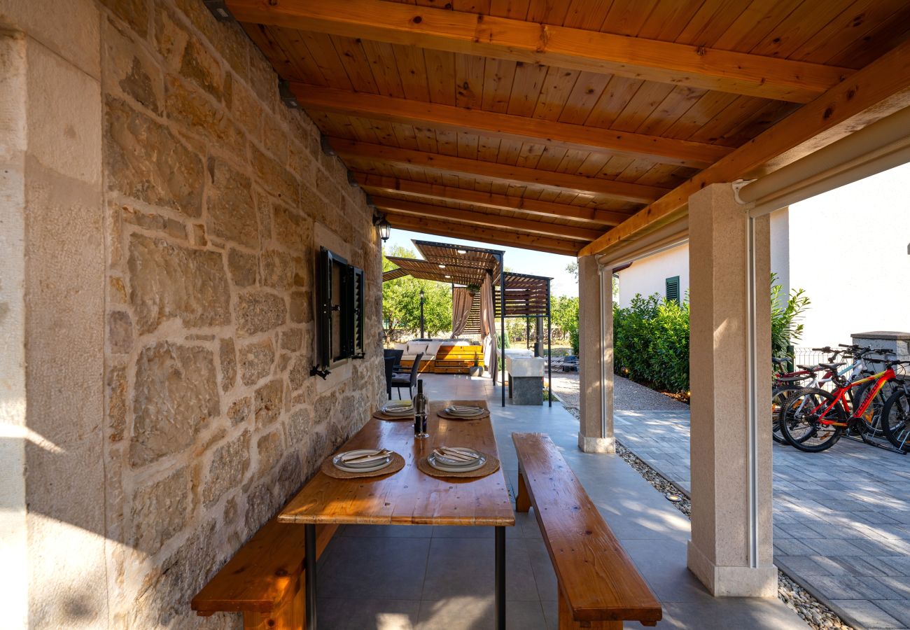 House in Radonic - Authentic stone house Dida