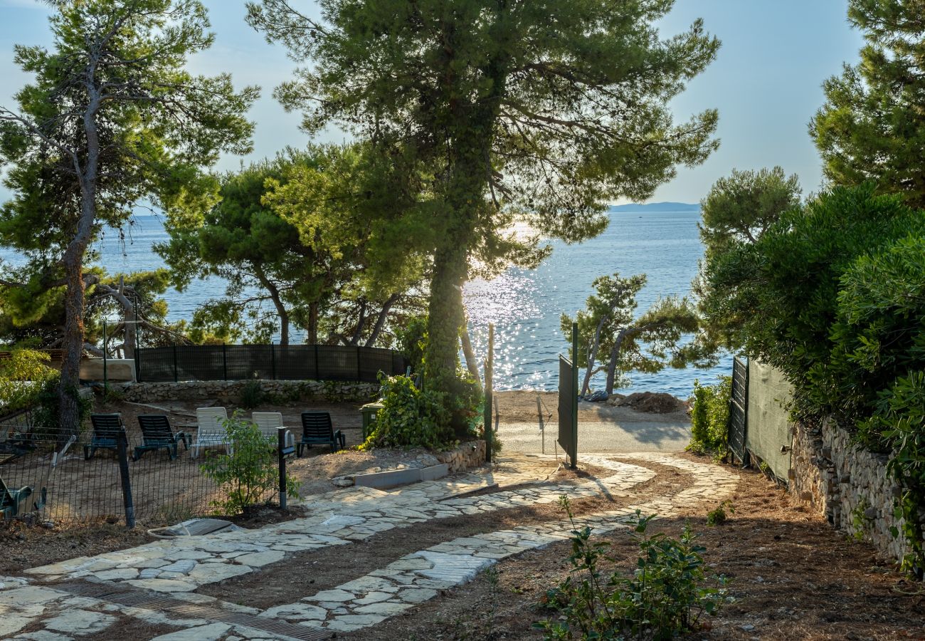 Apartment in Murter - Beach Apartment Slanica