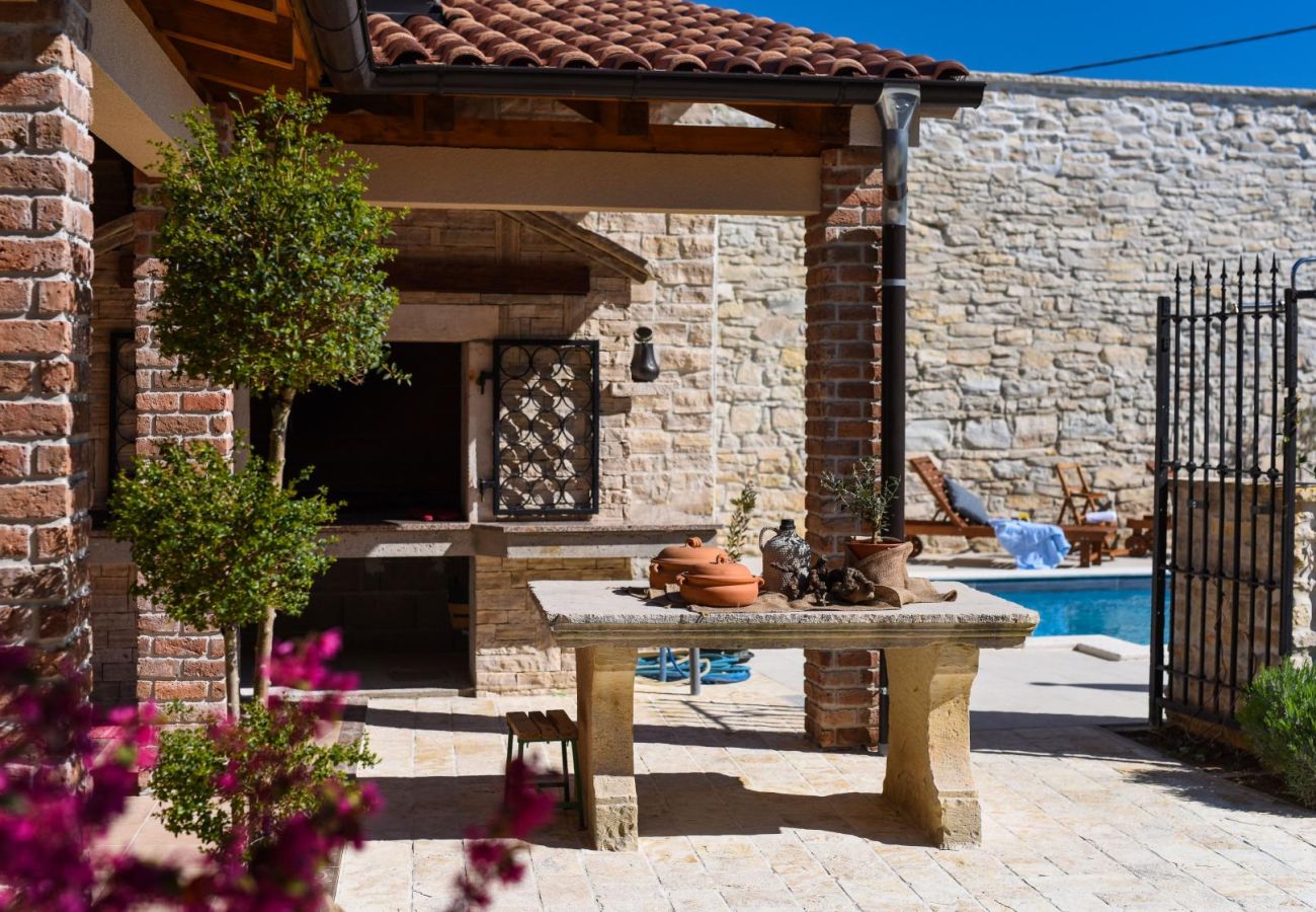 House in Smilcic - Authentic Villa Granar