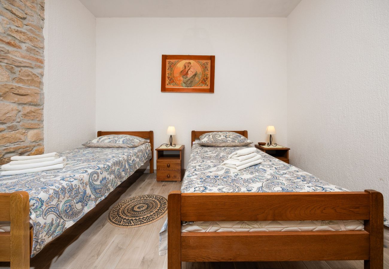 House in Smilcic - Authentic Villa Granar