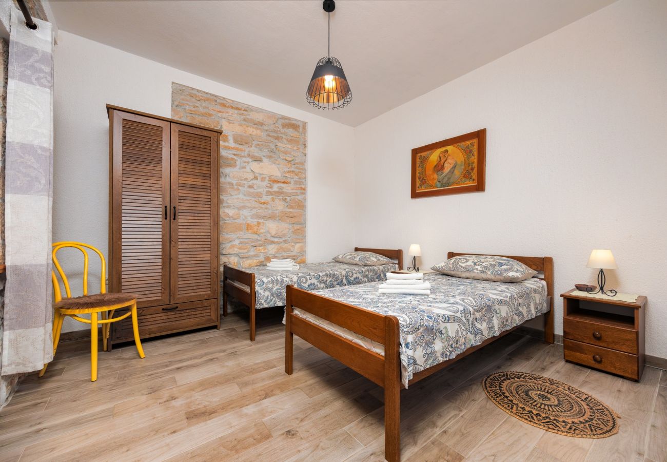 House in Smilcic - Authentic Villa Granar