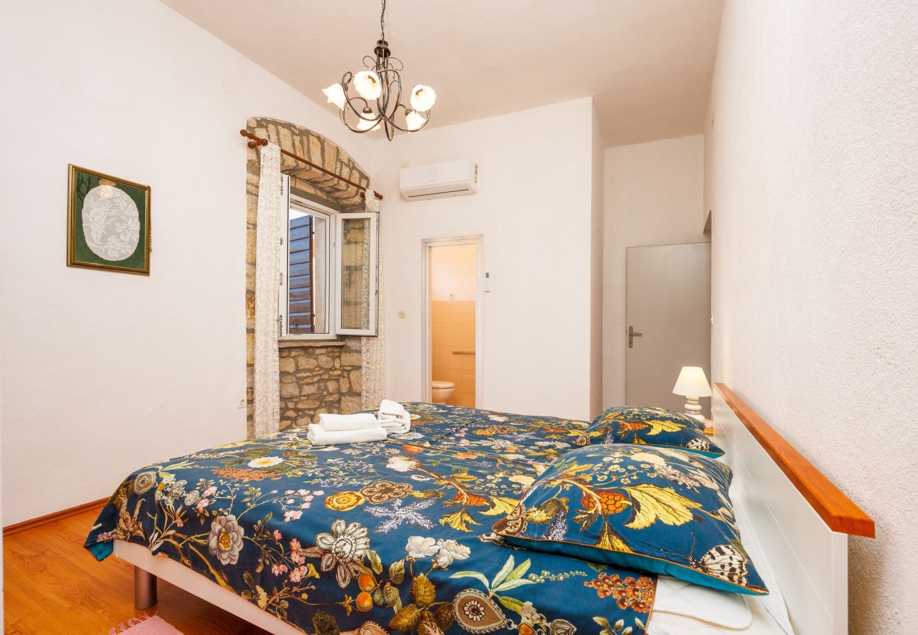 House in Smilcic - Authentic Villa Granar