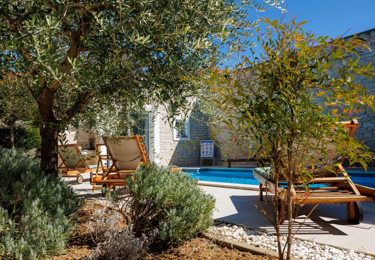 House in Smilcic - Authentic Villa Granar