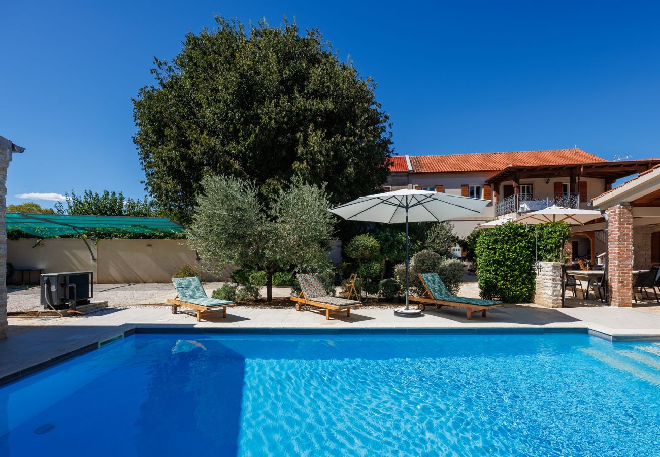 House in Smilcic - Authentic Villa Granar